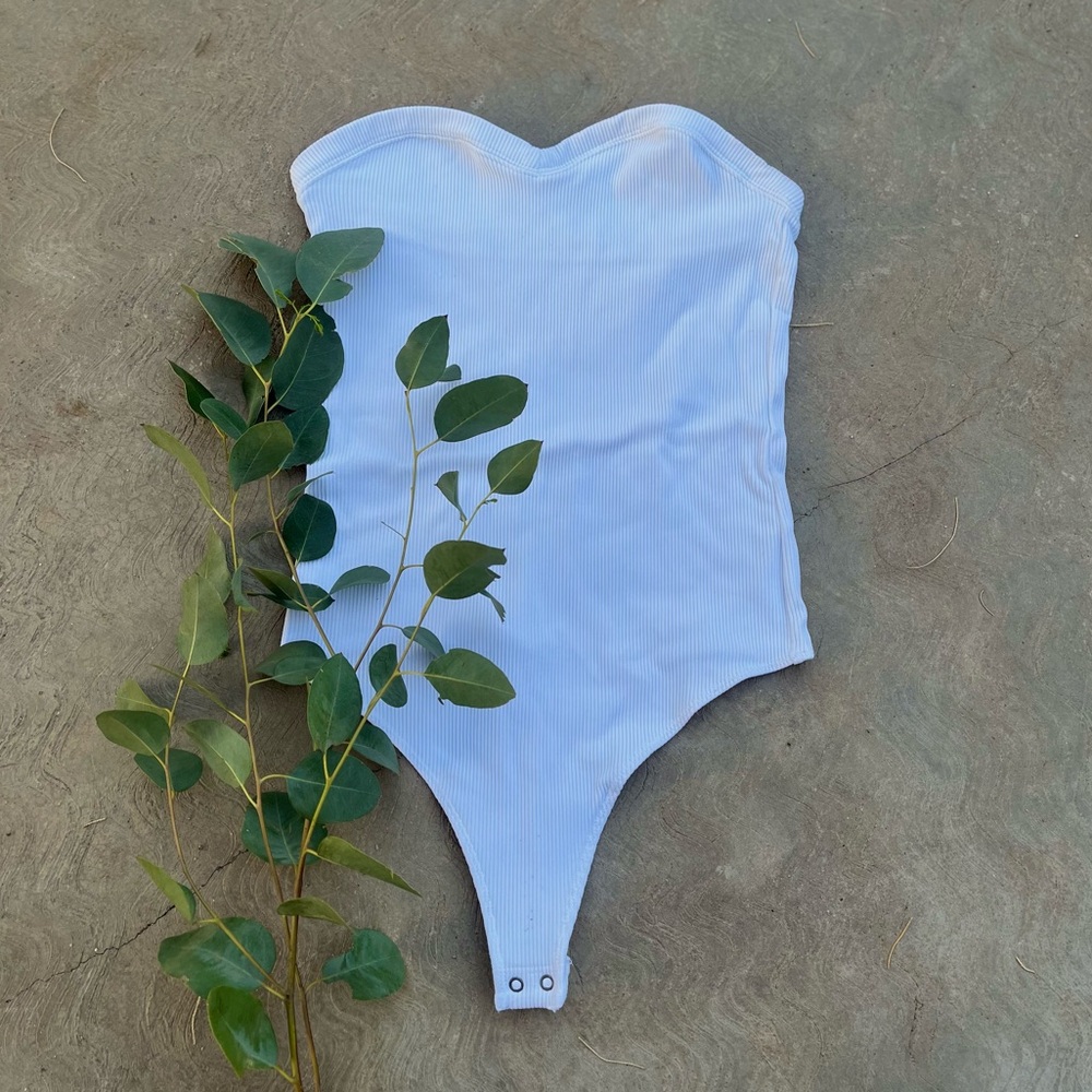 ABERCROMBIE & FITCH | Soft A&F Ribbed Sweetheart Bodysuit S